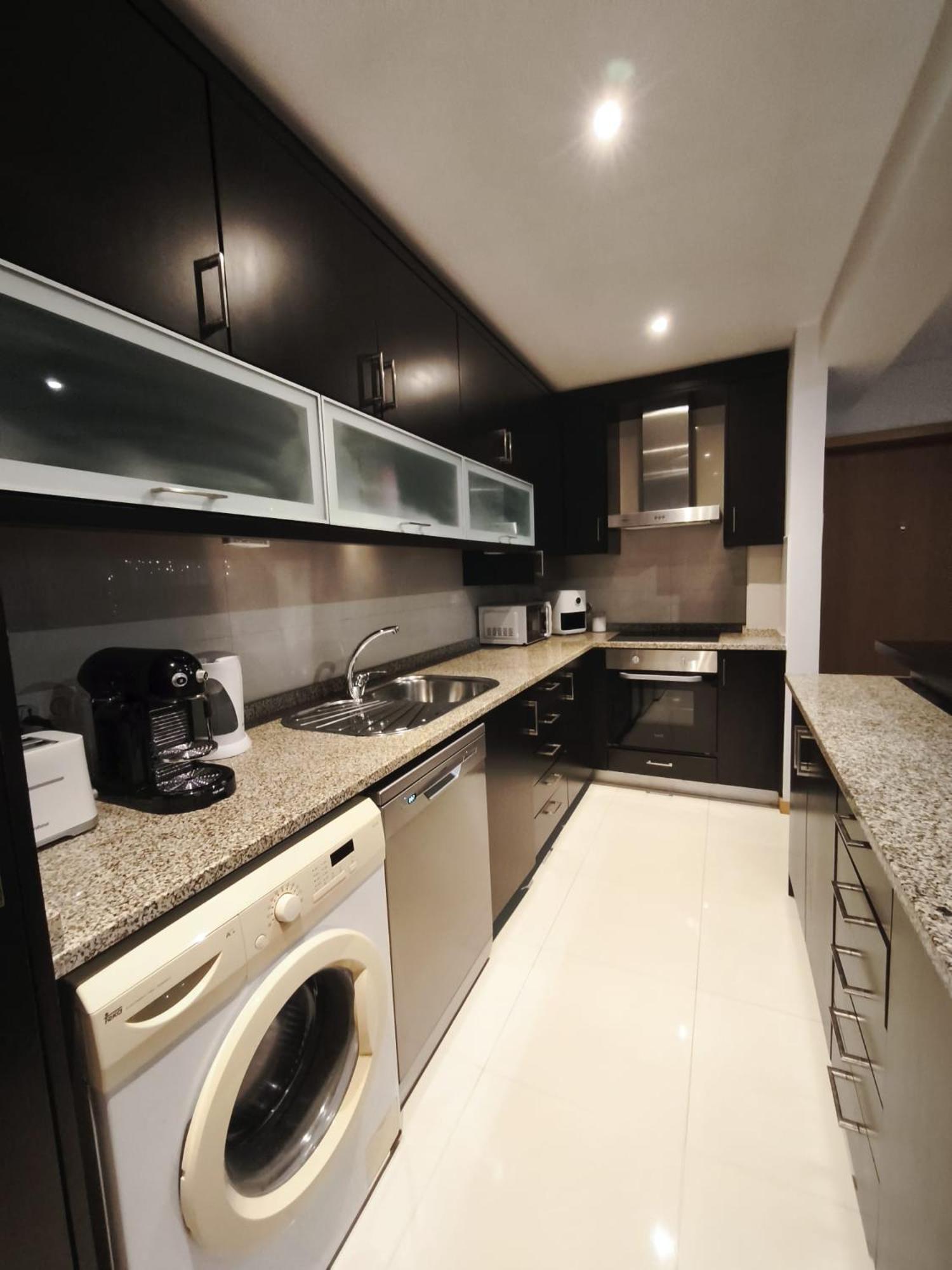 Sun Holidays Apartment *
